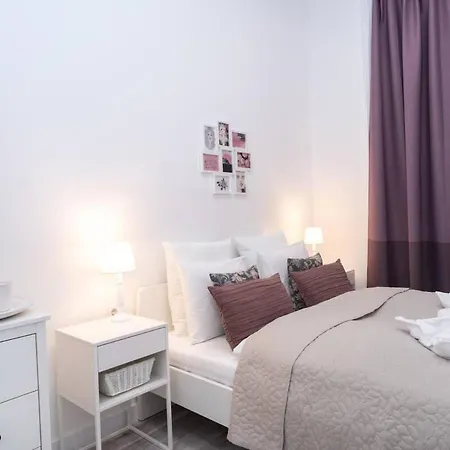 Large Airconditioned Apartment Budapest