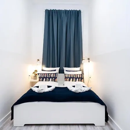 Large Airconditioned Apartment