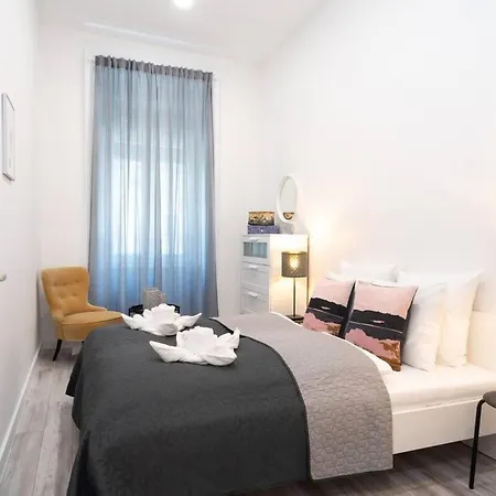 Large Airconditioned Apartment